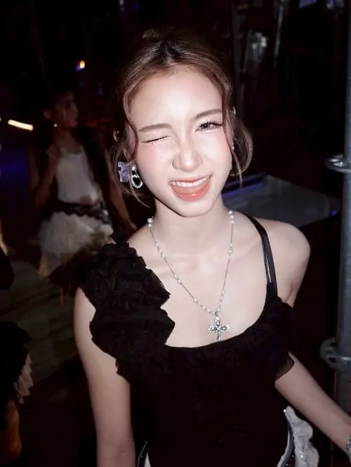paeyah-nippitcha-pipitdaecha-thu-vien-hinh-anh-7 Paeyah Nippitcha Pipitdaecha nháy mắt tươi cười trong hậu trường