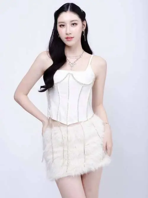 candy-supapat-phoncharoenrat-thu-vien-hinh-anh-2 Candy Supapat tạo dáng studio, váy trắng sang trọng