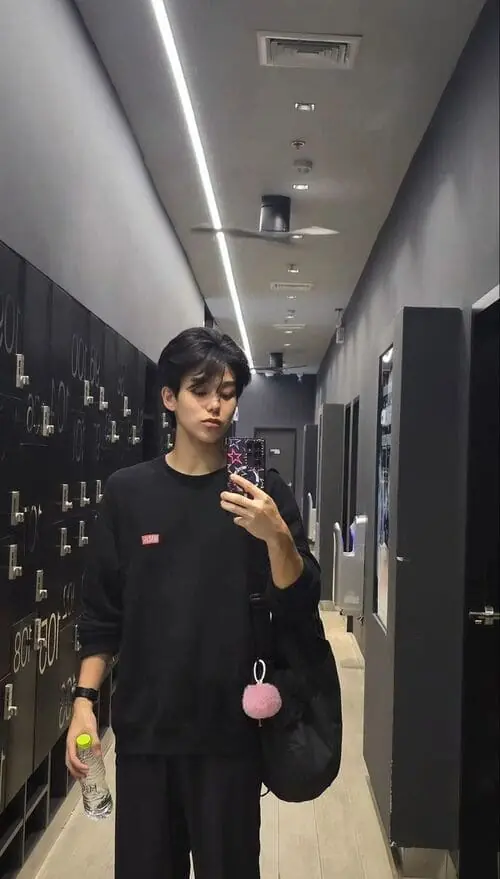 krit-ngamtanakijja-thu-vien-hinh-anh-2 Krit Ngamtanakijja selfie gương với đồ đen tại phòng gym