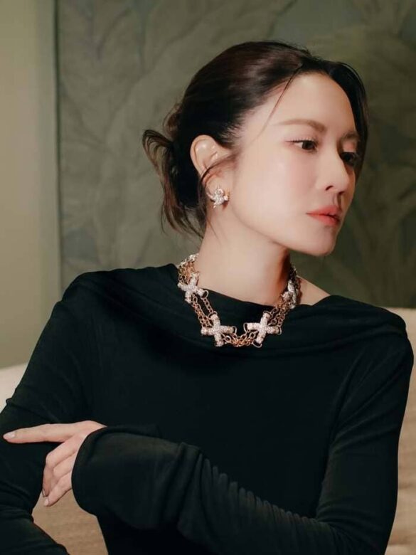 Lý lịch Aff Taksaorn Paksukcharoen