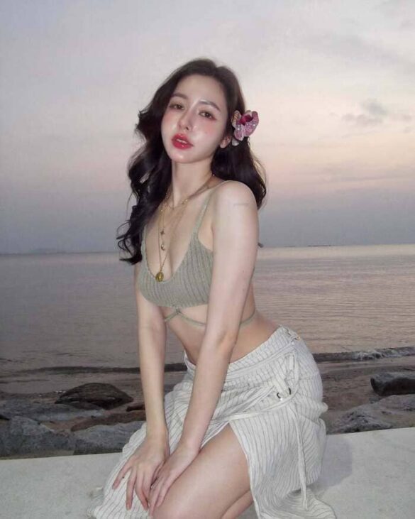 Tiểu sử Chanya Amarit Duval