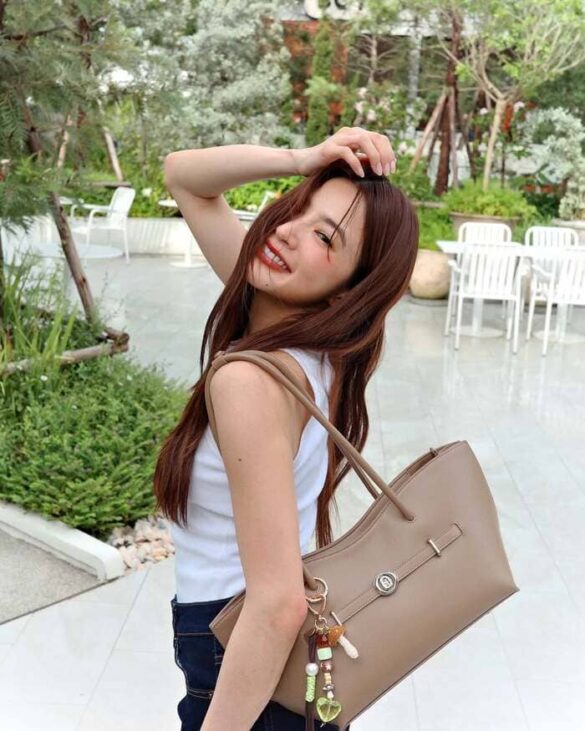Tiểu sử Mild Lapassalan Jiravechsoontornkul