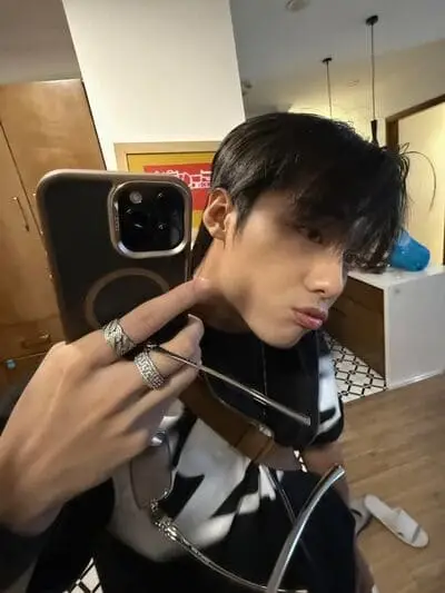 anh-hai-dang-doo-selfie-truoc-guong-deo-kinh-1 Ảnh Hải Đăng Doo selfie trước gương