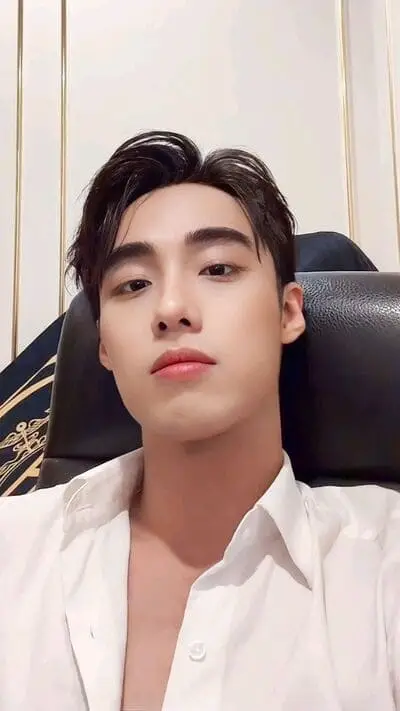 anh-hai-dang-doo-selfie-truoc-guong-deo-kinh-5 Ảnh Hải Đăng Doo selfie outfit trắng