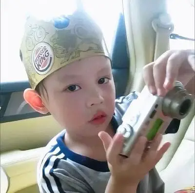 anh-james-cortis-hoi-be-cute-1 Ảnh James Cortis hồi bé cute