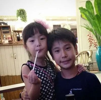 anh-phuwin-tangsakyuen-hoi-nho-luc-be-10 Phuwin Tangsakyuen hình ảnh thời nhỏ