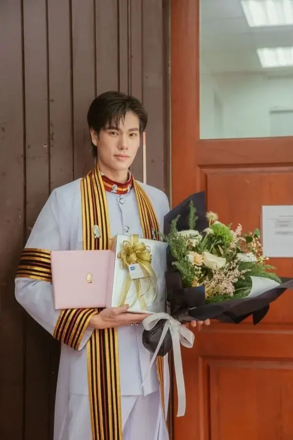 anh-phuwin-tangsakyuen-tot-nghiep-3 Phuwin Tangsakyuen ngày tốt nghiệp