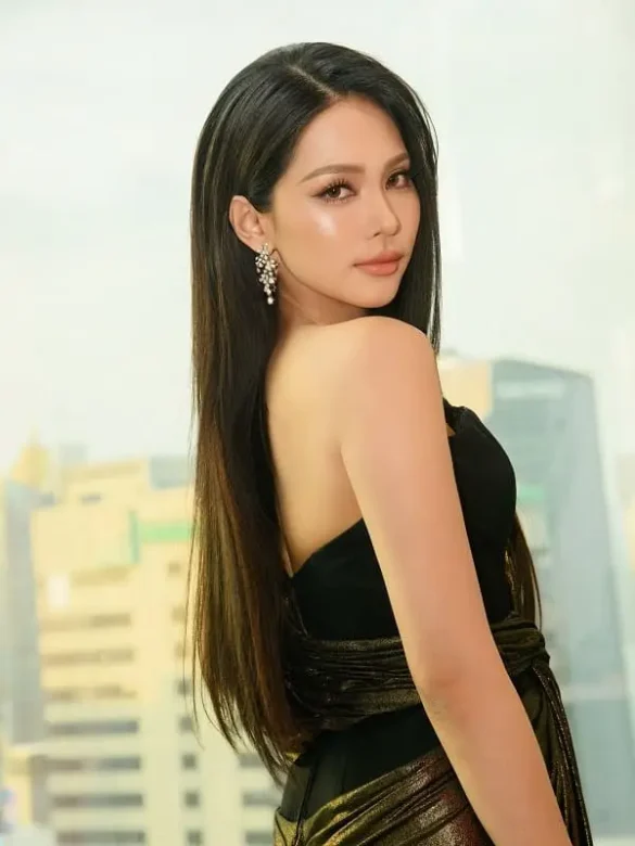 Lý lịch Bint Sireethorn Leearamwat