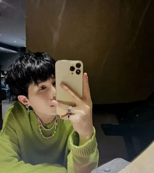 anh-jack-j97-chup-truoc-guong-3 Jack J97 selfie trước gương ánh đèn phòng