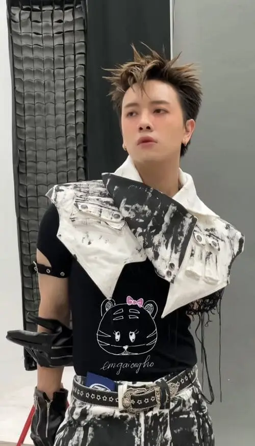 anh-nicky-chu-mo-2 Nicky tạo dáng chu mỏ, vibe cute nhẹ