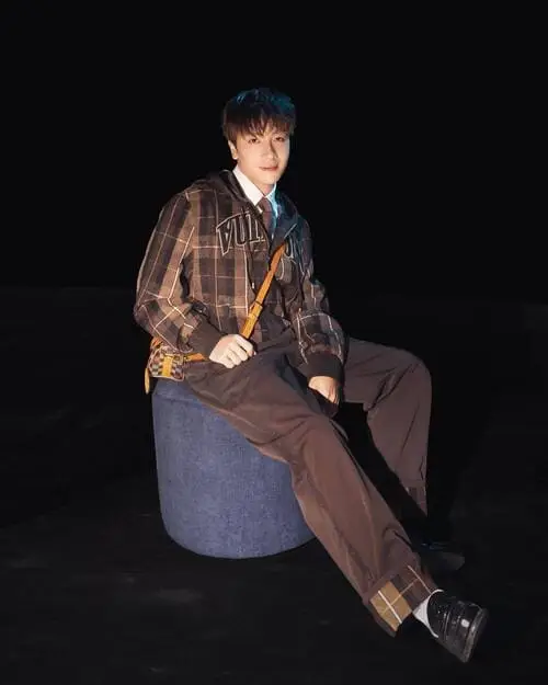 anh-nicky-nicko-phong-hao-moi-nhat-2 Visual Nicky mới nhất, outfit tối giản