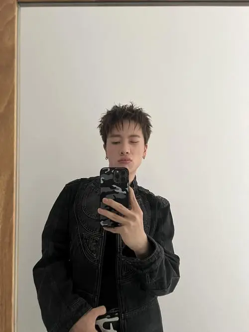 anh-nicky-selfie-truoc-guong Nicky selfie trước gương đẹp trai