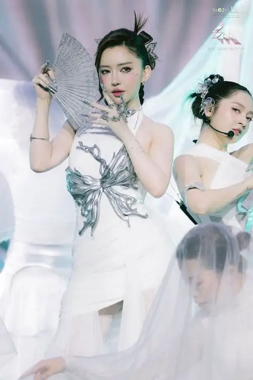 anh-bich-phuong-em-xinh-say-hi-3 Ảnh Bích Phương Em Xinh Say Hi trên sân khấu