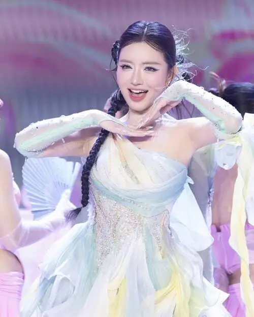 anh-bich-phuong-moi-nhat-4 Ảnh Bích Phương mới nhất dịu dàng nổi bật
