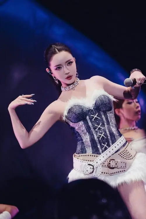anh-bich-phuong-ngau-1 Ảnh Bích Phương ngầu với outfit cá tính