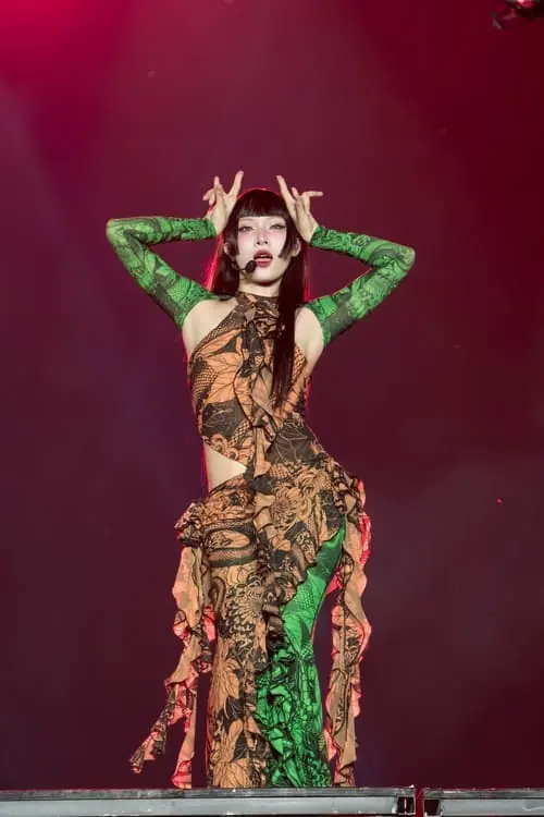 anh-my-my-em-xinh-say-hi-concert-6 Ảnh Mỹ Mỹ Em Xinh Say Hi concert với tạo hình nổi bật giữa sân khấu lớn