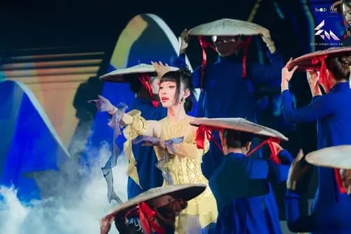 anh-my-my-hinh-nen-ngang-3 Ảnh Mỹ Mỹ hình nền ngang với tạo dáng slay và visual hiện đại