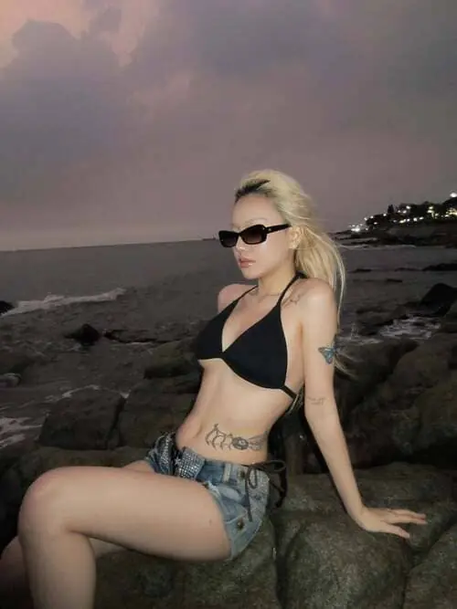 anh-saabirose-mac-bikini-2 Ảnh Saabirose diện outfit đi biển nổi bật với visual sáng và cuốn hút