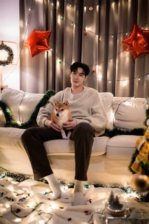 tee-boonyakait-wongsajaem-thu-vien-hinh-anh-2 Tee Boonyakait Wongsajaem ngồi sofa ôm chó, Noel