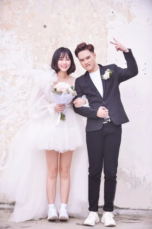 anh-misthy-cuoi-2 Ảnh Misthy cưới chụp cùng chú rể trong studio nền trắng