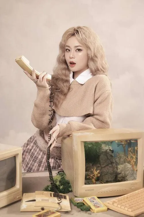 anh-misthy-hinh-nen-doc-7 Ảnh Misthy hình nền dọc tông vintage bên bàn gỗ và hộp kính