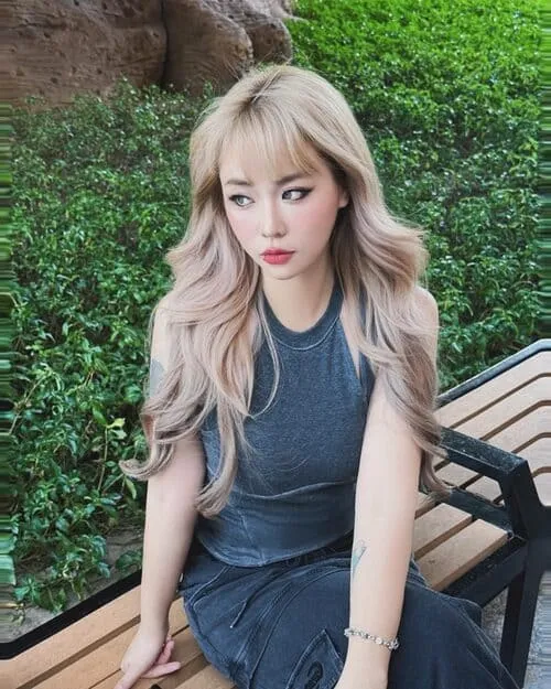 anh-misthy-moi-nhat-15 Ảnh Misthy mới nhất tạo dáng ngoài trời với tóc xoăn vàng nổi bật