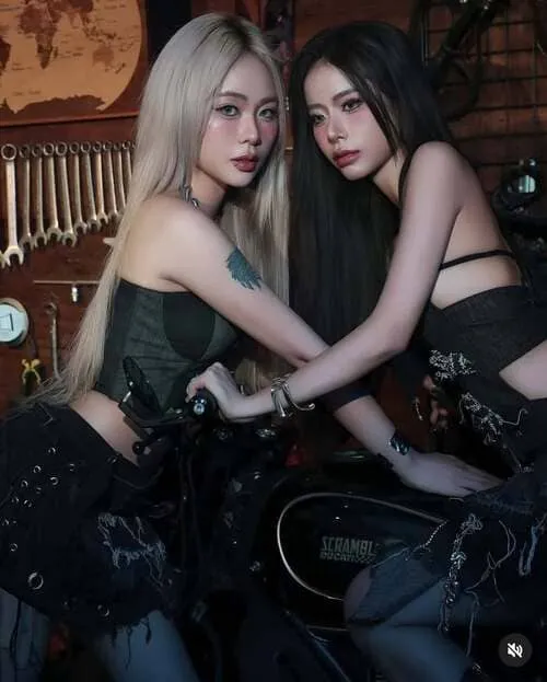 anh-misthy-va-bank-hoang-diep-anh-5 Ảnh Misthy và Bank Hoàng Diệp Anh ôm nhau trong concept cá tính