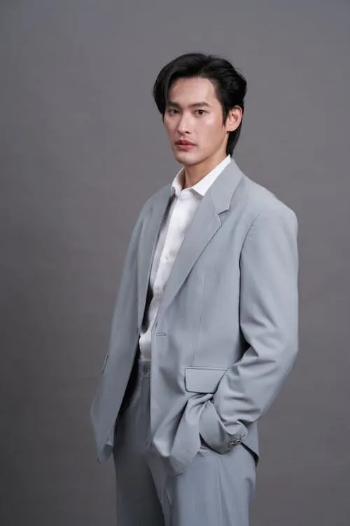beneath-the-lies-the-series-hinh-anh-5 Beneath the Lies The Series nam diễn viên vest xám tạo dáng