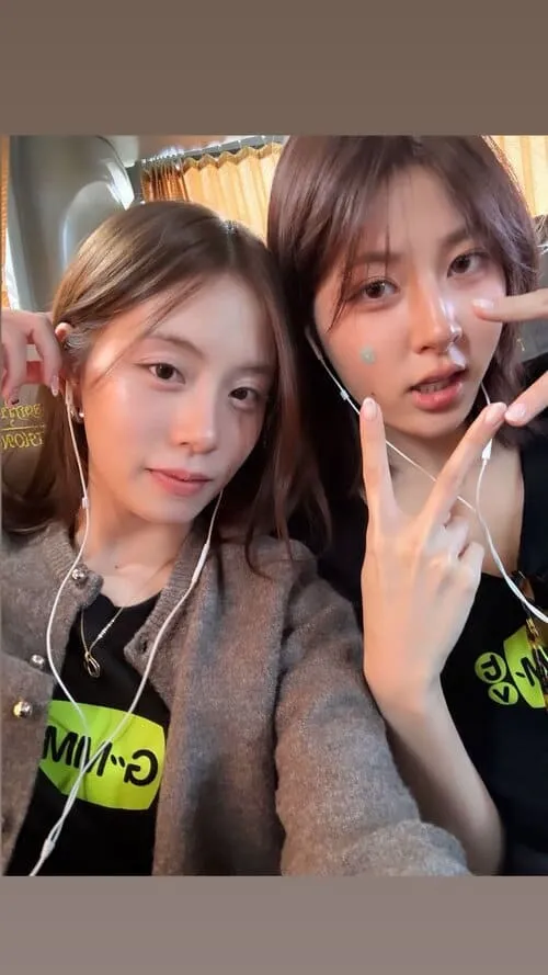 pahnfond-hinh-anh-couple-6 PahnFond Couple selfie cận đeo tai nghe áo GMMTV