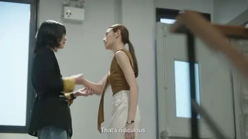 always-remember-the-series-hinh-anh-6 Always Remember The Series, hai nhân vật nắm tay tranh luận trong hành lang với phụ đề "That's ridiculous"