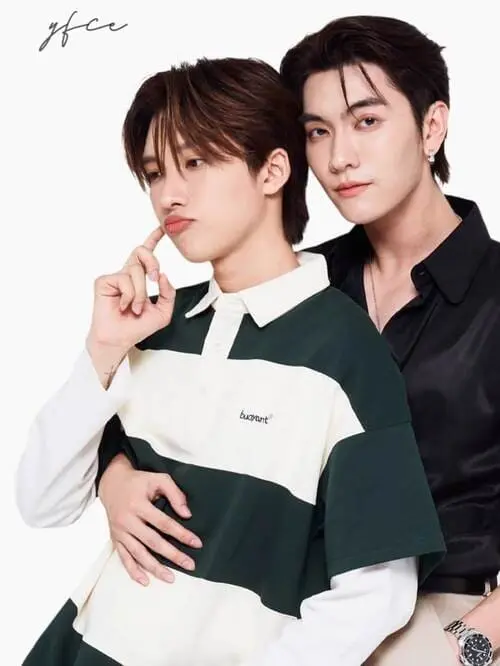 bossnoeul-couple-hinh-anh-9 BossNoeul ôm eo từ phía sau áo polo kẻ sọc thương hiệu yfce