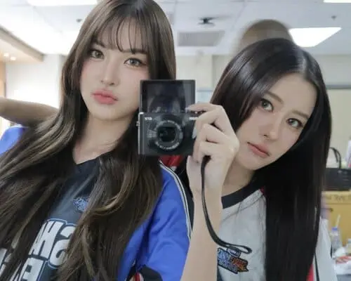 kapookciize-hinh-anh-8 KapookCiize chụp ảnh selfie cầm máy ảnh mặc áo thể thao