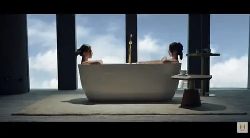 love-above-the-clouds-the-series-hinh-anh-3 Love Above The Clouds The Series hai nhân vật trong bồn tắm nền mây
