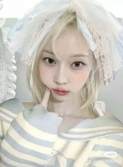 anh-winter-cute-2 Ảnh Winter aespa cute trùm khăn trắng biểu cảm ngơ ngác