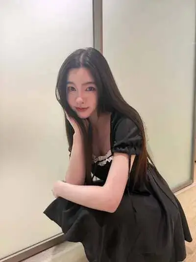 maitai-thanchanok-tinsulanonda-hinh-anh-12 Maitai Thanchanok Tinsulanonda tạo dáng ngồi cực xinh