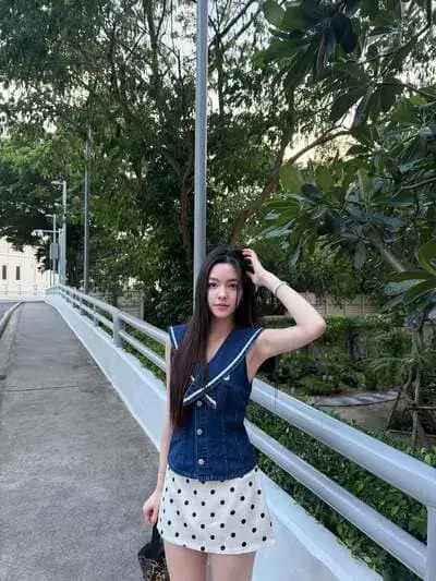maitai-thanchanok-tinsulanonda-hinh-anh-4 Ảnh Maitai Thanchanok Tinsulanonda bên đường
